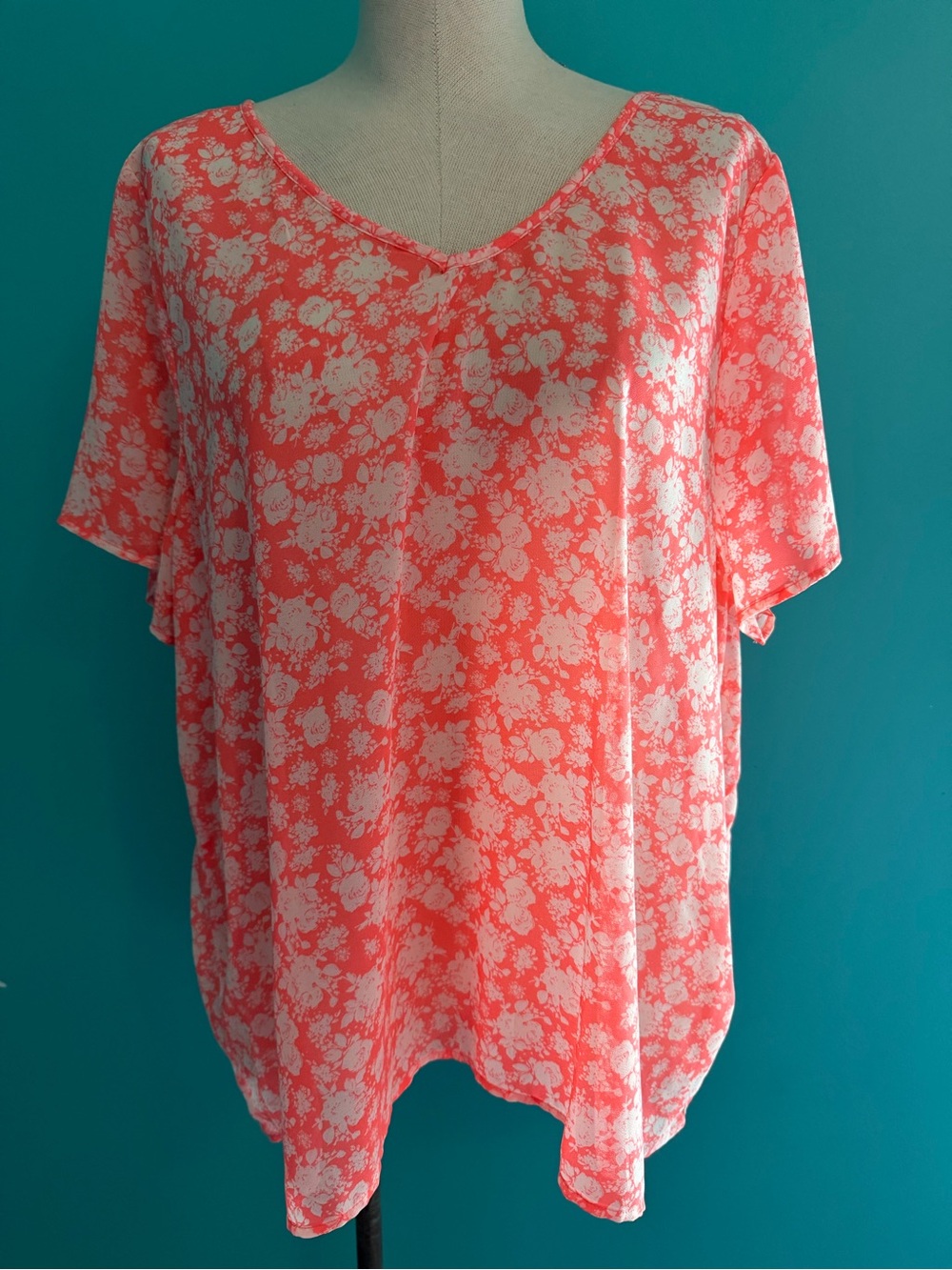 Eyeshadow Coral and White Floral V-Neck Tunic